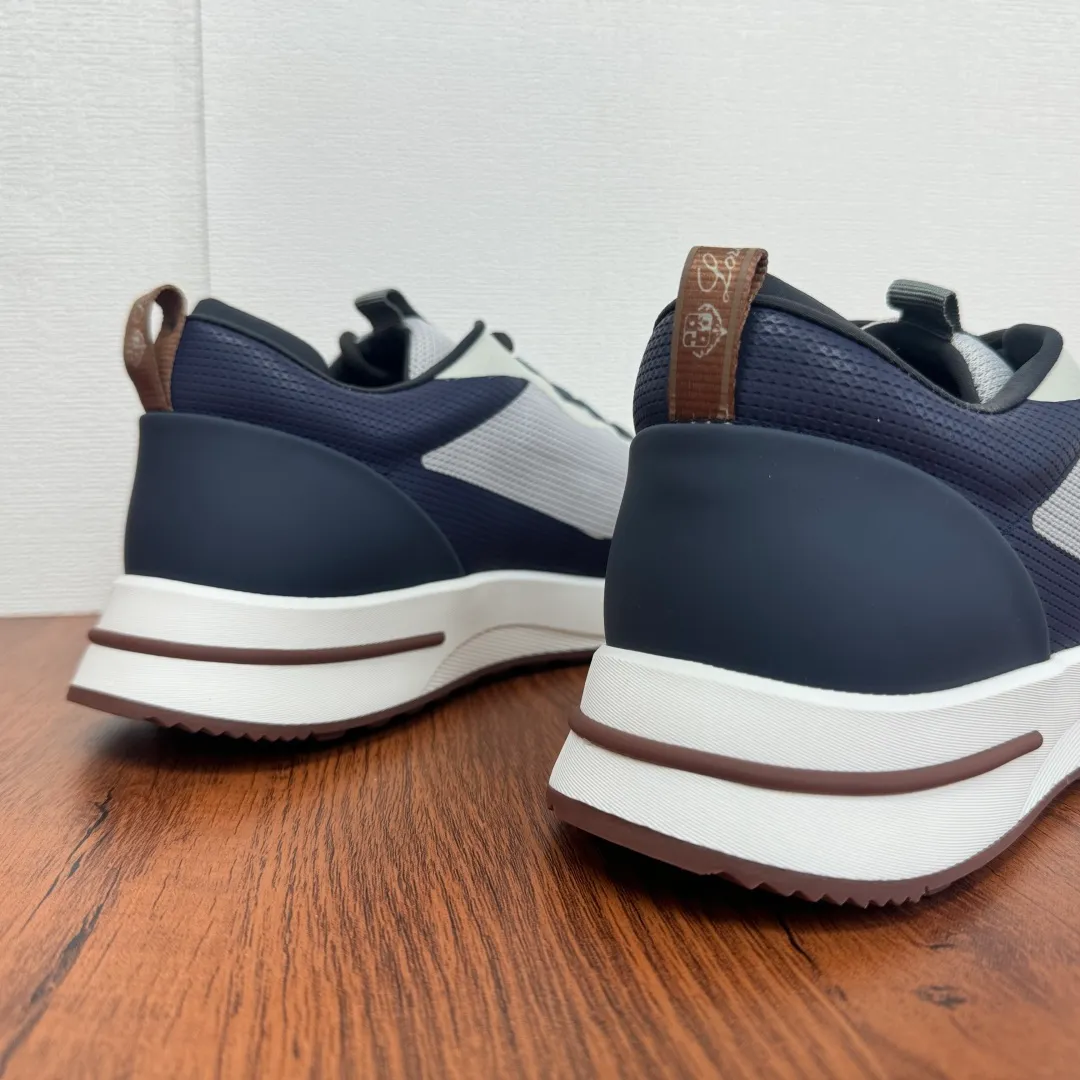 Batch 760 Loro Piana mesh cowhide stitching casual sports men's shoes LP jogging shoes OEM original soles feel free to enter the counter! This casual shoe is knitted from Wind fiber, giving it a unique three-dimensional effect. The unique silhouette narrows slightly at the midsection and is embellished with nappa leather details. The lightweight rubber sole and studs on the edge enhance traction and stability, and functional details full of modern aesthetics add a sporty style to the shoe. The upper uses a hot-melt edge-sealing process. The lightweight technical material of the Kummel-colored rubber outsole is inlaid with cushioning pads on the inside of the sole to distribute the weight more evenly and reduce the load during walking. The leather eyelets are directly set on the upper fixed to the sole to ensure stability. The rear is equipped with cushioning pads to improve wearing comfort. The full package of the counter comes with a shoelace insole. Multiple colors available! Fabric: 100% nylon Decoration: 100% cow leather Accessories: 100% polyurethane Size: 39-40-41-42-43-44 Standard leather shoe size (38/45 can be customized and returns and exchanges are not supported) Item number: FAM1718 white blue